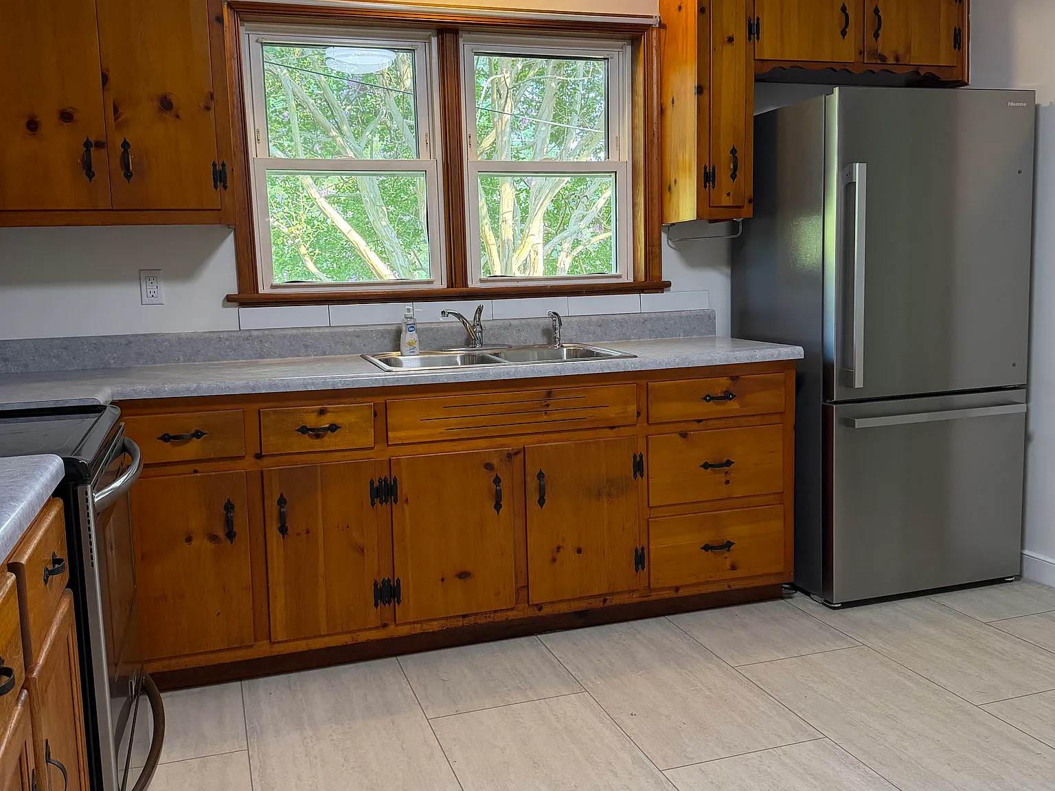 3 bed, 1152 sqft, $2,000 — Photo 3
