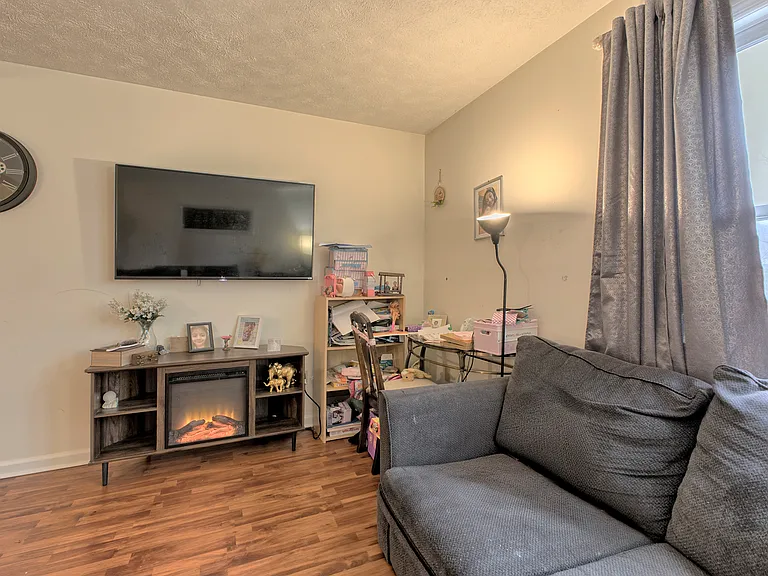 128 Winston Way — Photo 10