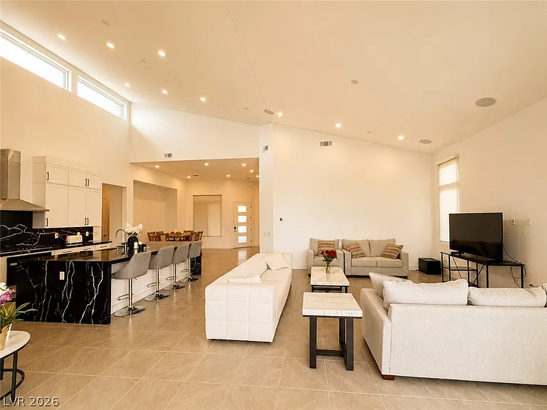 5040 Terramont Dr — Photo 11