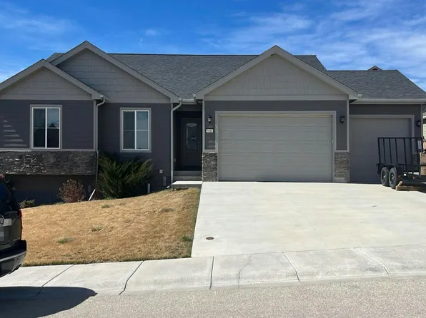 1040 Prairie River Dr, Mills, WY 82604