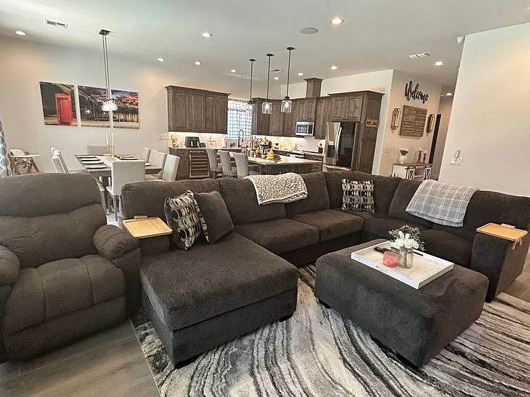 4736 N Diana Ave — Photo 5