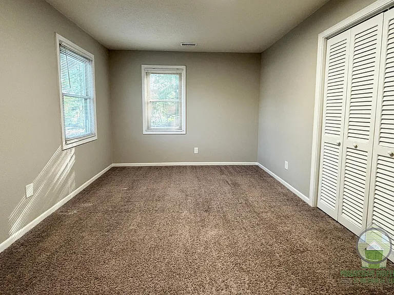 Maple Court Apartments — Photo 7