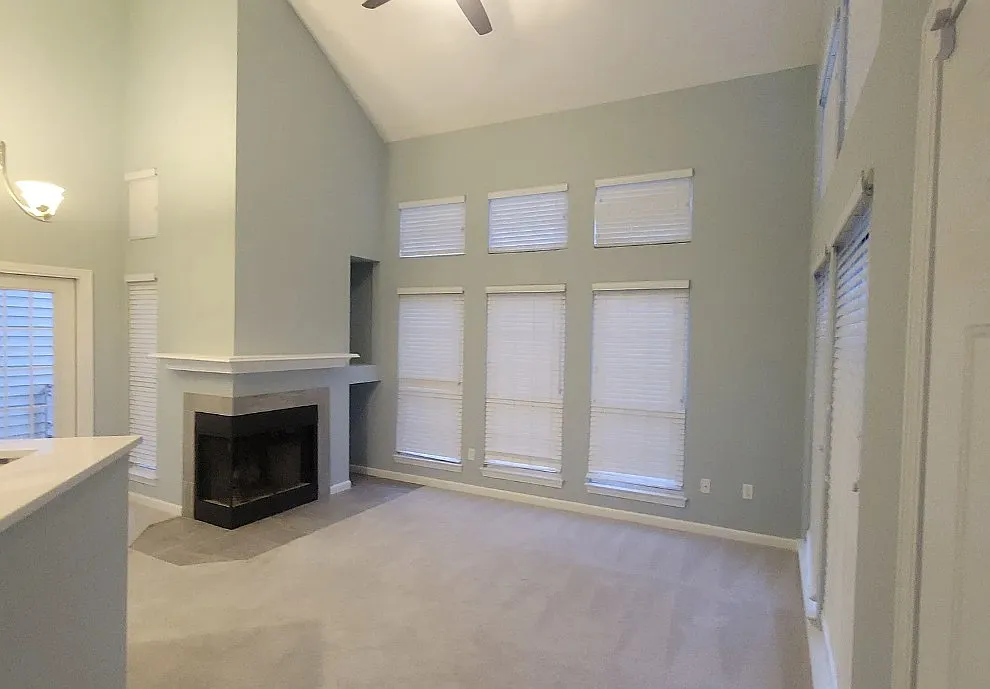 2 bed, 840 sqft, $2,250 — Photo 4