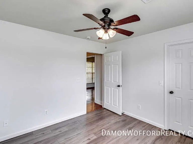107 Emry Cv — Photo 37