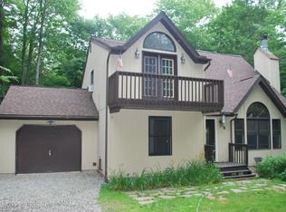 89 Bender Rd, Gouldsboro, PA 18424