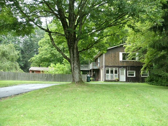 2nd image of 169 Hortonville North Branch Rd