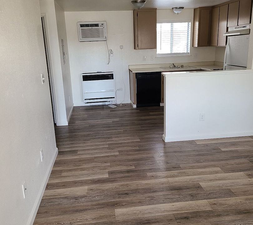 2nd image of 860 E Fifth St APT 102