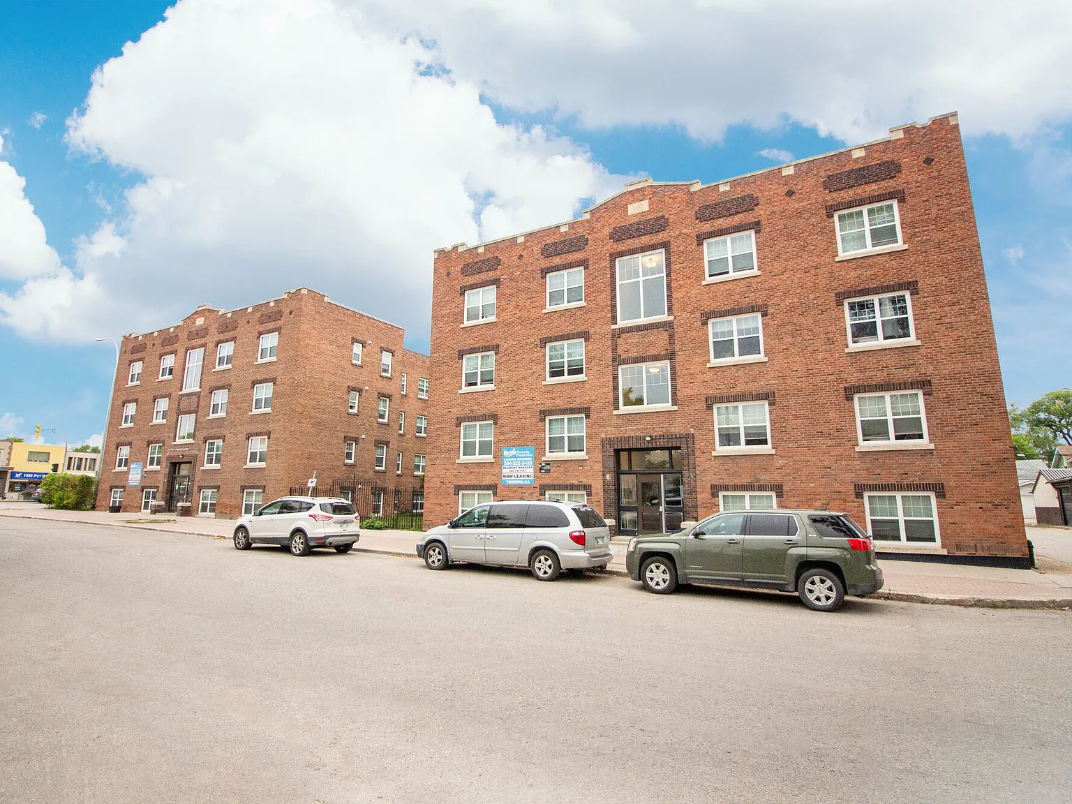 Cathedral Court — Photo 2