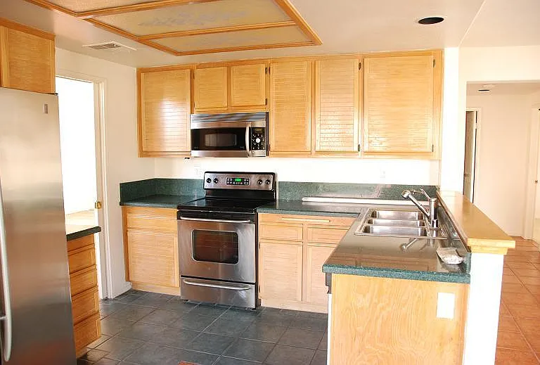 1880 Ithaca Dr — Photo 1