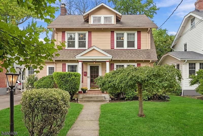 1st image of 548 Hort St