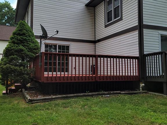 2nd image of 284 Oakwood Village Ct