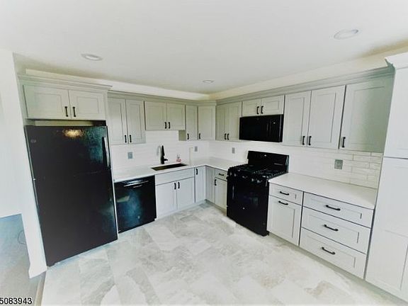 2nd image of 700 Schuyler Ave APT G13
