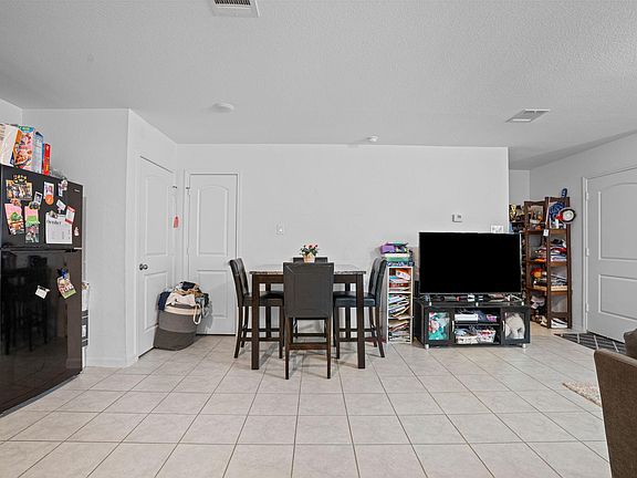 4th image of 28612 Rantoul Ct