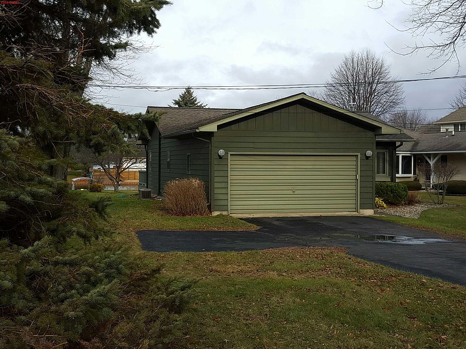 1st image of 102 N Grand Pointe Dr