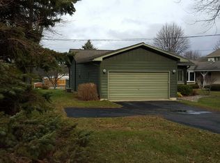 102 N Grand Pointe Dr, Brooklyn, MI 49230