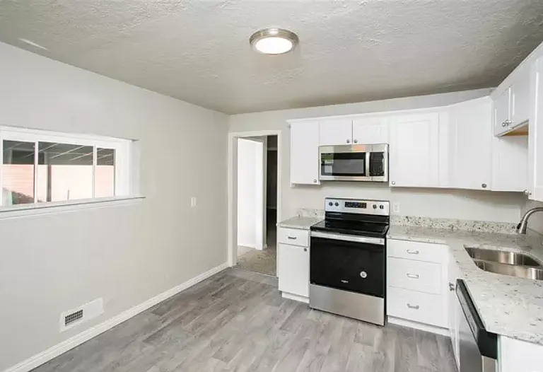396 N Center St — Photo 1