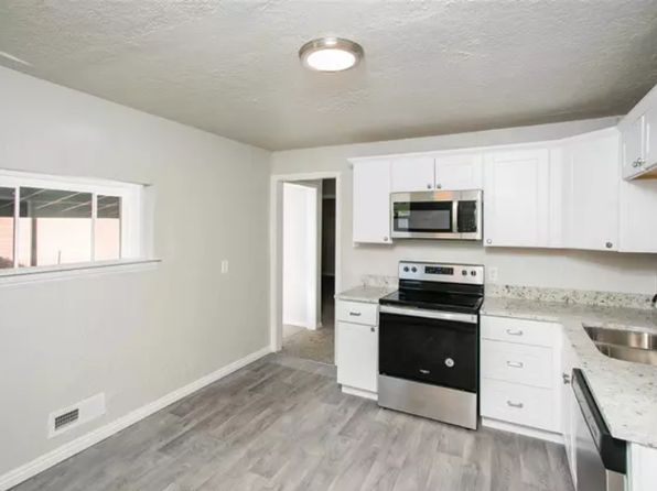 12 W 400th St N #12
