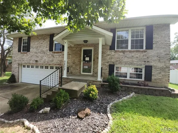 5832 Blackberry Dr, Imperial, MO 63052