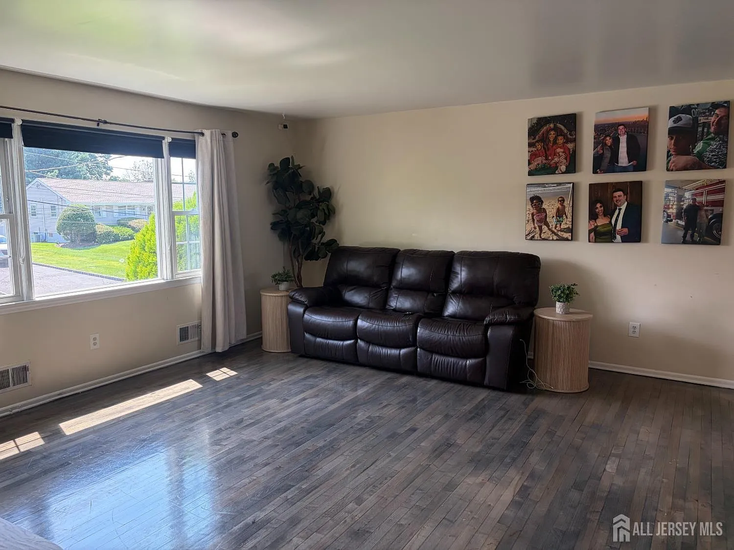 4 bed, 2.0 bath, 2276 sqft, $3,500 — Photo 2