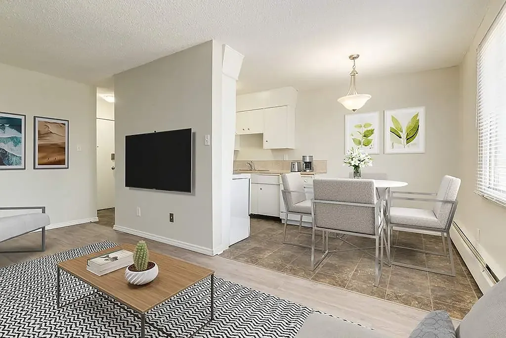 Nine and Five Apartments — Photo 1