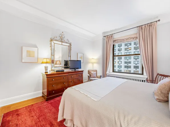 929 Park Avenue image 9 of 10