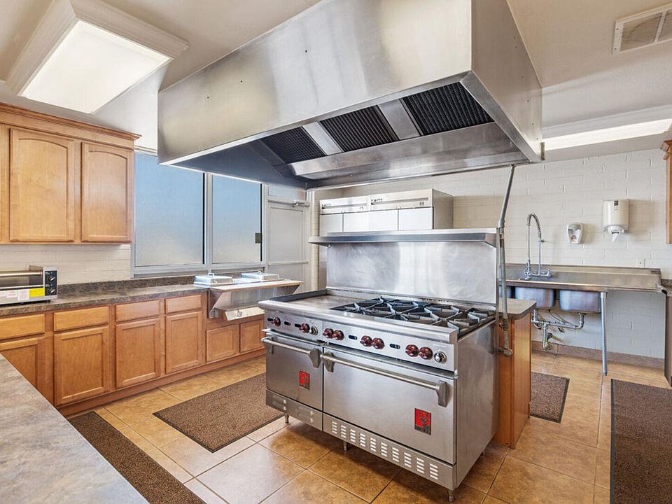 1st image of 2636 N 41st Ave #19bf39c64