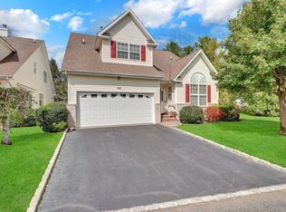 11 Tina Ln, Mount Sinai, NY 11766