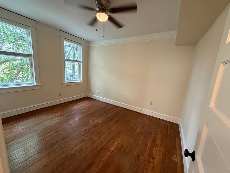 200 W 31st St #202 — Photo 16