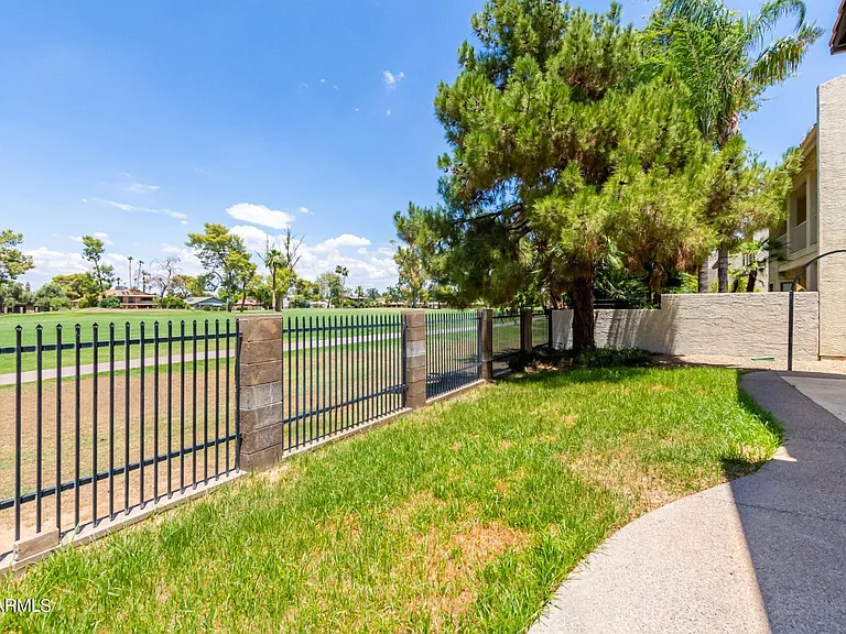 2322 S Rogers Cir #18 — Photo 34