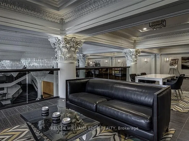 112 King St E #405 — Photo 32