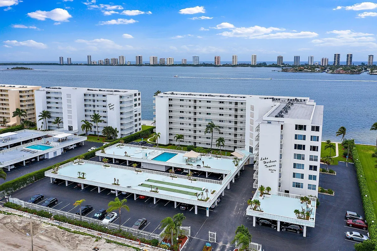 Building Photo - 301 Lake Shore Dr #802