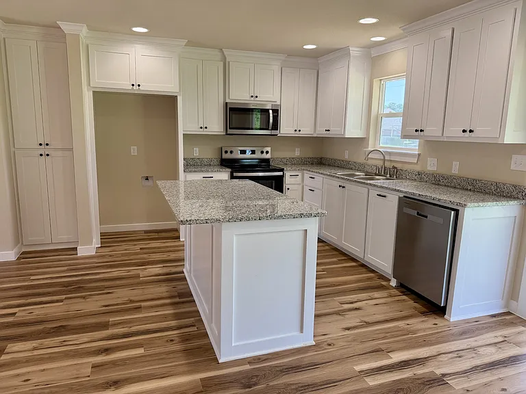 116 Village Pl — Photo 2