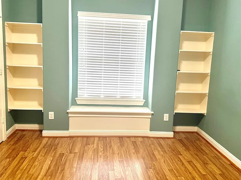 6839 Emerson — Photo 31