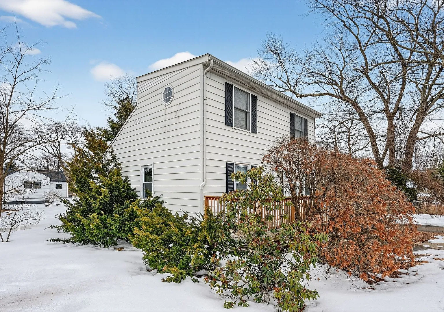 24 Steinhardt Ave — Photo 2