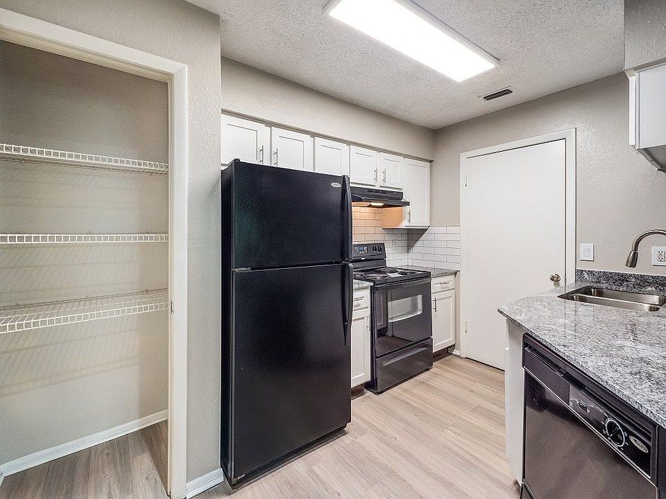1st image of 658 Glades Cir APT 222