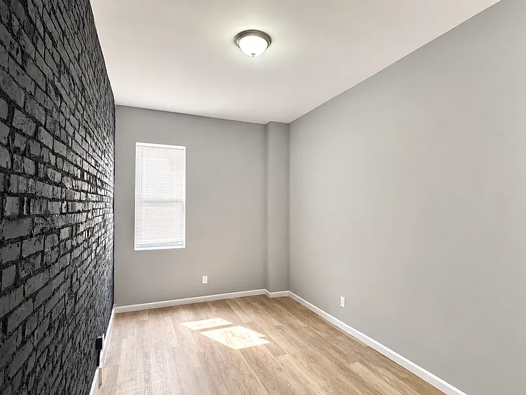 5040-5042 Lotus Ave #5042-2E — Photo 6