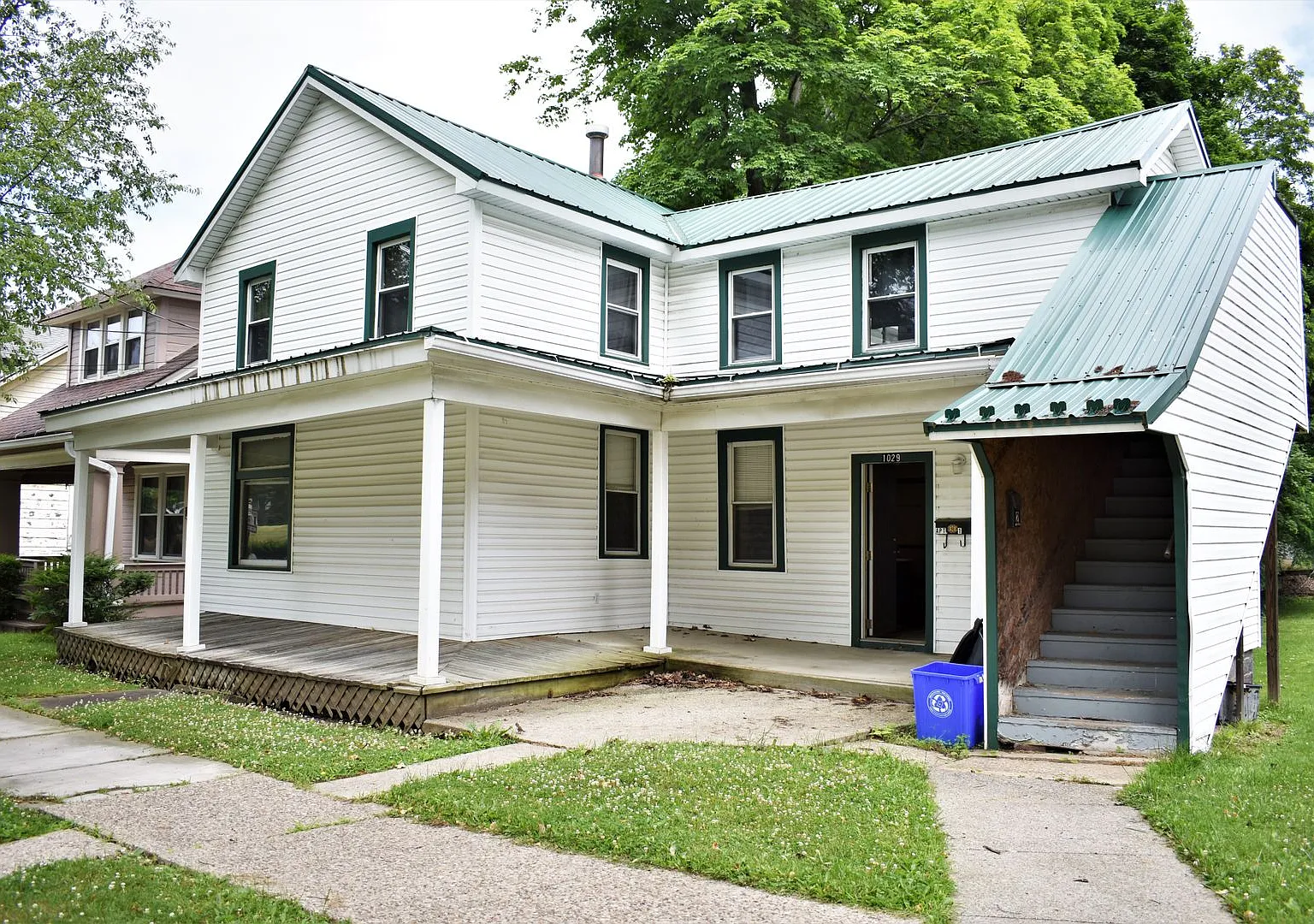 1029 School — Photo 1
