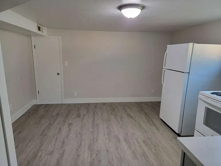 440 N 400 E #C — Photo 7