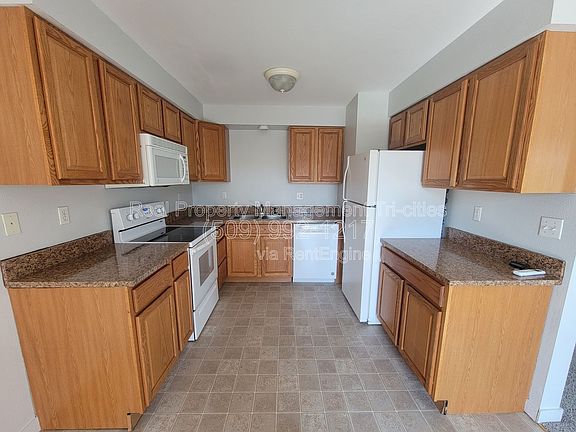 4th image of 3121 W Hood Ave APT I203