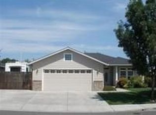275 Applewood Dr, Central Pt, OR 97502