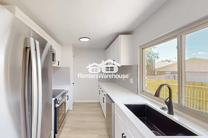 6407 Green Oaks Dr — Photo 8