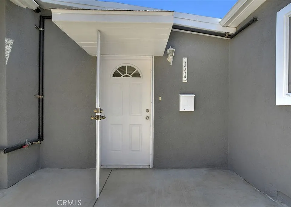 14334 1/2 Tiara St