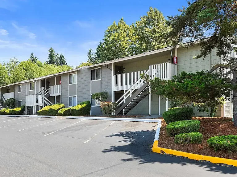 Meridian West Apartments — Photo 9