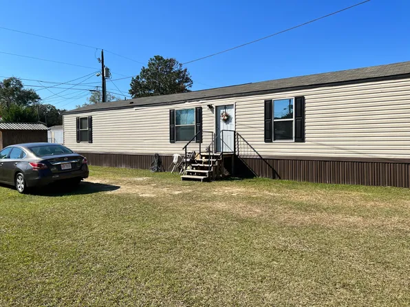 29 Danny St, Hazlehurst, GA 31539