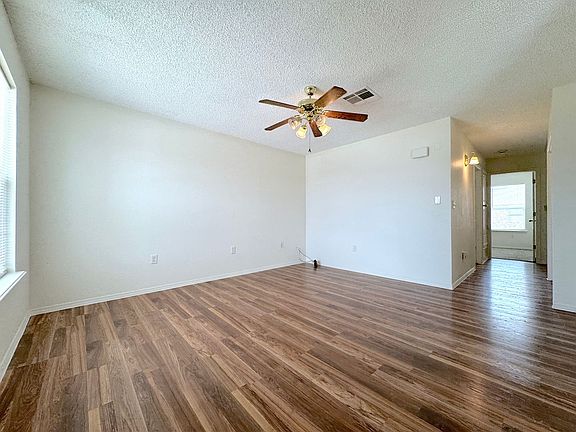 4th image of 10653 Shady Valley Cir