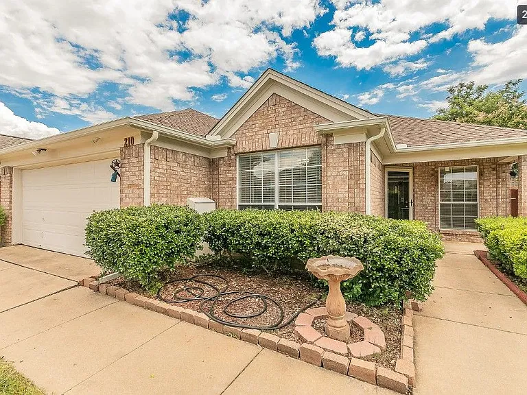 210 Madisson Dr — Photo 1