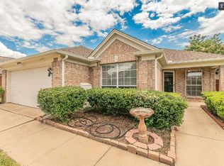 210 Madisson Dr, Euless, TX 76039