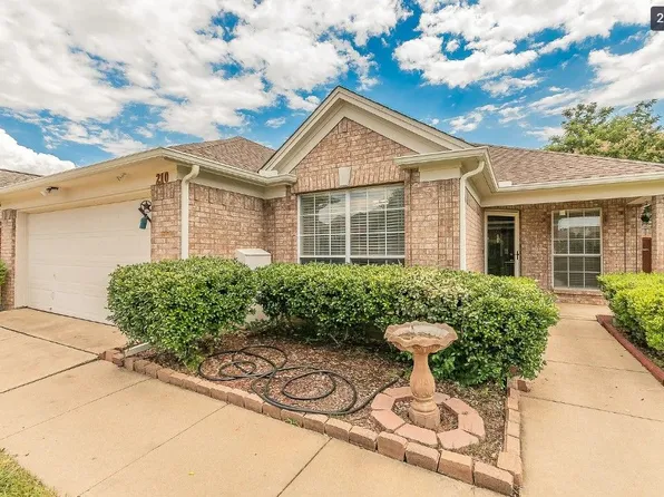 210 Madisson Dr, Euless, TX 76039