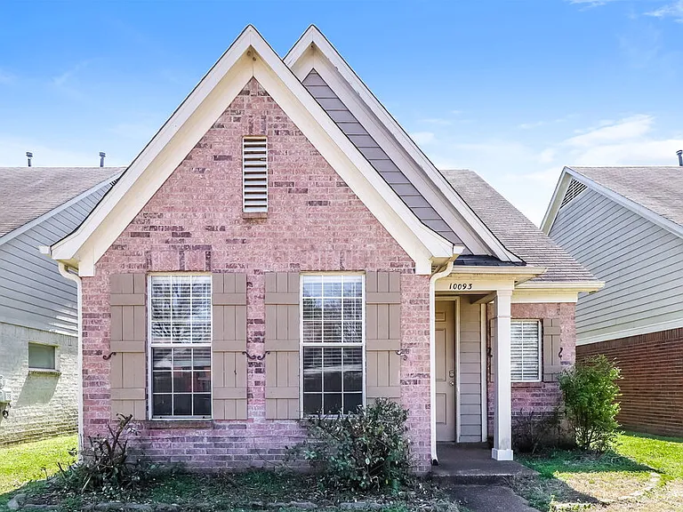 10093 Woodland Hills Dr — Photo 1