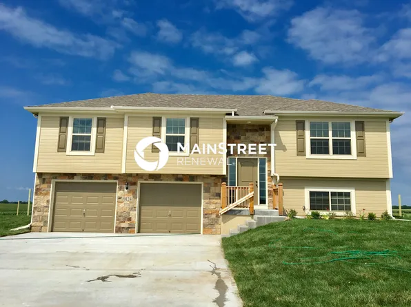 19124 Corbyn Ln, Smithville, MO 64089